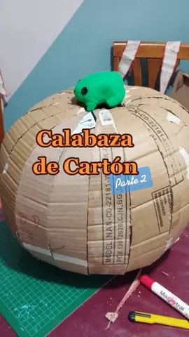 Siguiendo con la #Calabaza de #Cartón Ya se va entendiendo. 💪  #DiadeBrujas #Turorial #Halloween #cartonería #HechoaMano #DIY #Spooky #Pumkin #Cosplay #PumpkinNight 