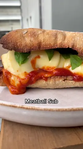Swear down this is butter than subway 🥖 🥪 🍝   . #foodin5 #lunchideas #subway #meatballsub #sandwich #easymeal #easylunch #quicklunch #quickrecipes #quickrecipes #bulking #meatballs #highprotein #highproteinmeals #gymbro #gymrat #gymgirl #tasty 