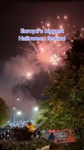 You came out in your thousands to celebrate @derryhalloween  👻 We had a fang-tastic time over the weekend 🧟‍♀️ #derryhalloween #happyhalloween #halloweenireland #dressup #scary #costume #family #fun #fypnorthernireland #fypbelfast #fyp 