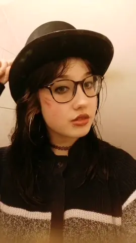 yall like my hat 