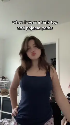 i turn into a model #pjs #comfy #bellahadid #righleyengelhardt 
