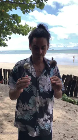 #Asalato en la Playa parte mil 🏖.    Acá estoy probando unos ritmos de Afrobeat en este instrumentito de Bolsillo que no deja más que alegrias y horas de juego… dejo por acá una idea y que tengan un excelente día ✨.  #a#asalato30seck#kasskassk#kashakap#percussions#shakerp#percussaoa#africanpercussionp#percusiona#asalatoevoza#afrobeata#afrobeatmusica#afrobeatst#tamarindoc#costarica🇨🇷c#costaricalivemusic 