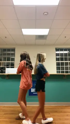 Tiktok in the stone kitchen @jayleeamyyy #uncw #cornerstone 