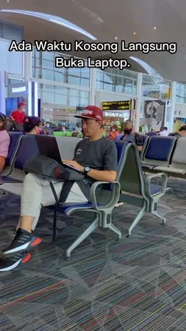 Berani taruhan. Yang Desainer dan Freelancer juga pasti gini kalo keluar kandang #freelancerindo #desainergrafis #riopurba 