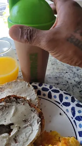 🍳🧀🥯🍊🥤🍃 Thursdays' Breakfast.  #fyp #breakfast #thursday #goodvibes 