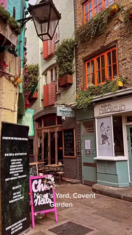 Neal’s Yard is one of those magical hidden gems in London you need to visit✨ [🎥 bitatilimizvar on IG] #LetsDoLondon #VisitLondon #NealsYard #CoventGarden #HiddenGem #londontiktok #londonhotspots #londonlife #london #londonthingstodo #londontown #londonrestaurants #londonhiddengems #londonhiddengem