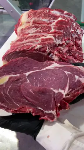 Beef Entrecote 🔥🔥🔥  #macelleriacarniservice #qualitymeat #meatart #macellaio #boucher #macelleria #beeflover #butchery #butchershop #olbia #butcher #meatlover #carne #meat