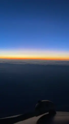 Wait for the sun to rise😍😎 #sunrise #flying #aviation #pilot #pilotview #aviation #avaitor #cockpit #cockpitvideo #skyonfire 