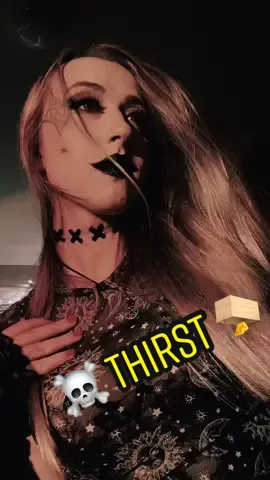 I'm back 🖤🔪 #thirsttrap #thursday #vampire #fangs #alt #confidence #foryou ✨TY-> @𝕽𝖔𝖘𝖊𝖞 𝕽𝖊𝖎𝖌𝖓 