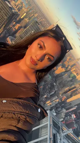#edgenyc #goldenhour #nyc #newyork #timessquarenyc  #desi #pakistani #makeup #winterfashion #hudsonyards #blackpuffer 