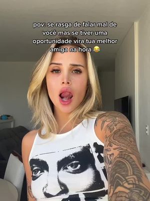 kkkkkkj com a boca inchada de preenchimento 👄😝