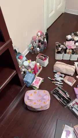 Trying to reorganize send help pls #makeup #makeupclutter #makeupdeclutter #makeupcollection #makeuppp #fyp #makeupfyp 
