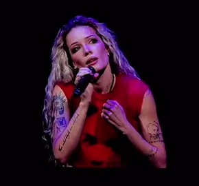 Her smile is so cute #taghalsey #foryoupage @halsey 