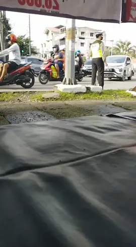 Ber'ulang ulang kali,ku katakan , harus safety,pakai helmmmmm😂 #etle #tilang #tilangmotor #tilangelektronik #viral #viralvideo 