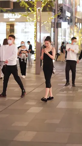 对扎丸子头的小姐姐毫无抵抗力～@DOU+🇨🇳 