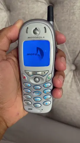 Motorola sounded very futuristic #fyp #vintage #tech #viral #tiktech #nostalgia  #tiktokrussia #tiktokitaly #tiktokusa #mobile #phonewizz #motorola #hellomoto #nokia 