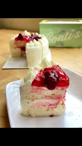Loving these Contis cakes chocolate overload and their strawberry shortcake. Although I was hoping the strawberries aren’t to sour but I still enjoyed eating this whole petite cake. For the chcolate overload i love all the layers the cream and the mouse is not too sweet 😍 #cakelover #sweetsoverload #strawberryshortcake #fyp #desserts #tiktokphilippines 