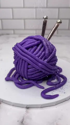 KNIT happens 😜💜🧶 #minicake #knitting #sweaterweather #cakeart #purple #caketok 