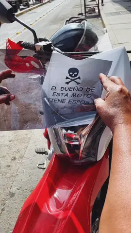 Parece que no le gusto mucho mi regalito #biker #motos #rotulado #toxica #mujeres #unregalomagico #momentos #tiktok 