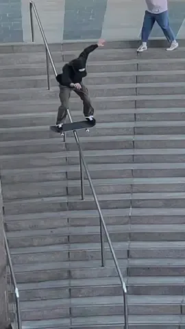 Board slide & feeble iPhone angles on the dtla 20 rail #thrashermag #profassionalskater #streetskate #skateboardingisnotacrime #nikesb #skaterxl 