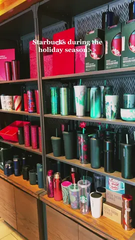 @Starbucks during the holiday season 😍  #holidayseason🎄 #christmasvibes #christmaspov #christmascountdown #christmastiktok #starbucksdrinks #starbucks #starbuckscup 