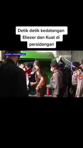 Inilah momen kedatangan Kuat Ma'ruf dan Ricky Rizal yang bersamaan dalam satu mobil di Pengadilan Negeri Jakarta Selatan pada Senin