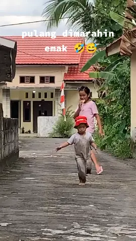 Lari, pasti pulang dimarahin emak ni 🤣😅 #viral #fyp #bocahmainkotor #flks 