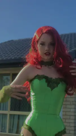 Idk how I feel abt this video but I love this cosplay #poisonivy #poisonivycosplay #poisonivycosplay💚 #brisnova #brisnova2022 #cosplayers #cosplay #fyp #fypシ #viral 