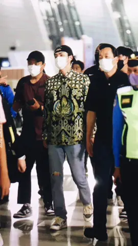 GA BISA GUE GA BISA WOI MAU NANGIZZZ LIAT SEHUN BATIKAN😭😭😭😭😭😭 #sehun #oohsehun #exo #weareone #exol #fyp #foryourpage #fypシ 