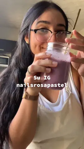Vayan a seguir a nailsrosapastel no saben los diseños de uñitas tan hermosos que tienen🥰 #desayuno #licuado #smoothie #frutosrojos #fyp #viral 