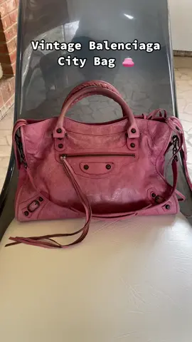 Vintage Balenciaga City Bag 👛 #balenciagacitybag #vintagebalenciaga #2000s #vintagedesigner #sourcing #designersourcing #vintagedesignerbags 