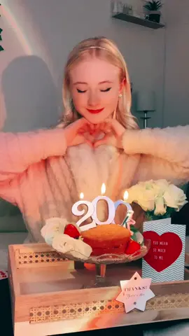 Thank you so so much for all your kindness 200k friends / followers ❤️u all #fyp  #foryou #annabelhughes #ahfirsttimes #ahptake 