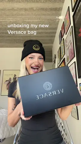 Obsessed w her #versace #veracebag #unboxingvideo #OlsaSüperOlur 