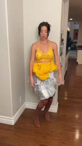 Real life transforming Cinderella dress 👗😲