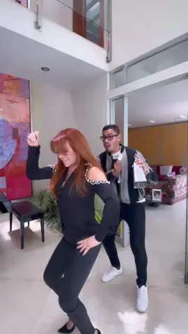 Aquí una dosis de energía para comenzar la semana 🤣 Cosas que pasan cuando grabamos contenido 😂 #mondayvibes #mondaymood #pegalo #magalymedina 