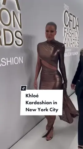 @khloékardashian bei den CFDA Awards 2022 in New York City. #voguegermany #voguestars #khloekardashian #khloekardashianedit #khloek #khloekardashianedits #keepingupwiththekardashians #thekardashians #kardashians #kardashiansjenner #jennerkardashian #cfdaawards #redcarpet #redcarpetlooks #redcarpetfashion #fashiontalk #fashiontiktok 