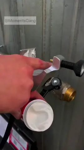 How to change a live water pipe
