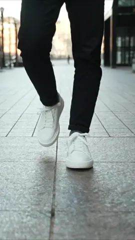The Grand was made for stomping around 💪😉 @MacOlink #sustainablefashion #upcycledmaterials #mensfashion #whitesneakers #slowfashion 