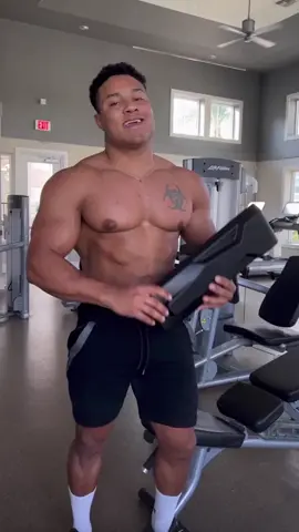 ScapuFix has definitely become a go to product to maximize my gains at the gym. Easy to use and the feeling and pump from using it is absolutely amazing. I think you guys would definitely benefit from this one.  @ScapuFix  #scapularstrength #scapularretraction #fixposture #maximizegains #chestworkout #buidmuscle 