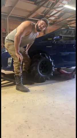 Someone send me adapters…  #funbucketkustoms #fbk #floridatoys #mud #tires #pruis #toyota #mudbog #kustom #bluecollar #imovecarsmf 