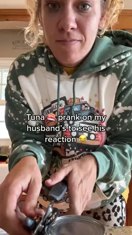 😂😂😂 im surpised that he want to smell my underwear! #tunaprank #husbandwife #prank #marriagehumor #humor #asl #wifelife #underwear #sexytime @deafbeardguy 