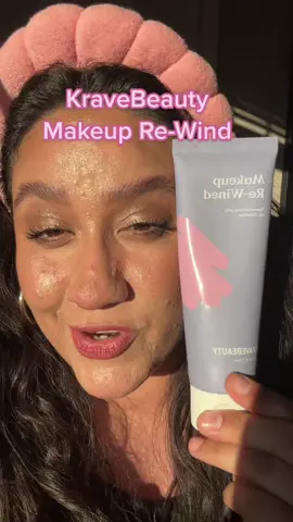 @KraveBeauty ‘s Makeup Re-Wind is giving luxurious✨ This oil cleanser starts as a jelly, transforms into an oil and then emulsifies into a light milk when you add water 🥛💦 It melts my toughest makeup without stripping the skin and leaves me feeling hydrated and clean. Truly one of the best oil cleansers! #cleansingoil #oilcleanser #kravebeauty #kravebeautyreview #acneskincareproducts #acneskincare 