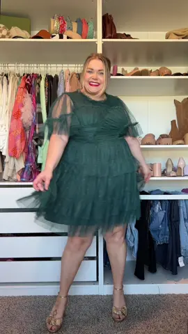 its on sale + its holiday perfection #ivycityco #holidaydress 