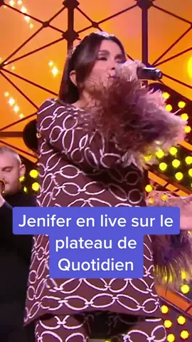 Jenifer revient avec « N°9 », un nouvel album solaire. Sur la scène de #Quotidien, elle a interprété l’un de ses nouveaux titres : « Sauve qui aime » 🎶 #jenifer #album #sauvequiaime #staracademy #starac #live 