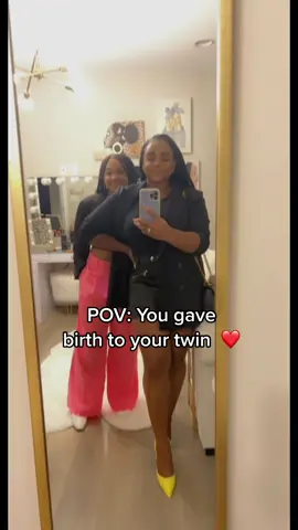 It’s the exact timing of the head tilt for me 🤣 #mommydaughter #mommydaughterduo #mytwin #stormiibabii 