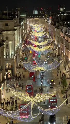 It really starts to feel like Christmas in London when the lights are switched on in Regent Street! ✨👼🏻 #London #ChristmasInLondon #Londra #PrettyLittleLondon #Christmas #RegentStreet #Londres #fyp #tiktoktravel 