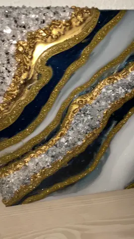 Let me show you my very first geode resin painting... (the first that worths to show😆)  Can't wait to show you guys my process ☺️ #epoxy #resin #epoxyart #geodeart #epoxyresin #resinpour #epoxidharz #epodex #handmade #fyp #foryou #satisfying #glitter #geoderesinart #epoxyresinart #epoxyartist 