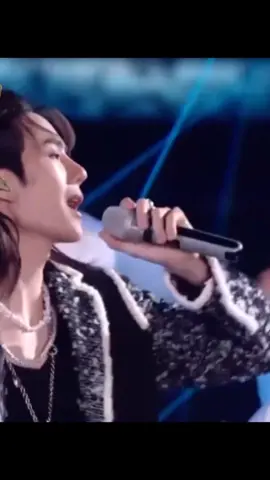 Yibo singing Wugan for the first time..his long hair 💚💚💚💚💚💚 #wangyibo王一博 #王一博 #wangyibo #wugan #wugan王一博 