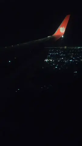 cuaca kurang bersahabat malam ini , Alhamdulillah nyampe jakarta landing dengan sempurna #lionairgroup 