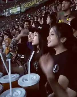 SOUTH GIRL CREW!!!!!  #fyp #gadistribun #arenacasual #bidadaritribun #persebaya #bonitastiktok #bonita #surabaya 